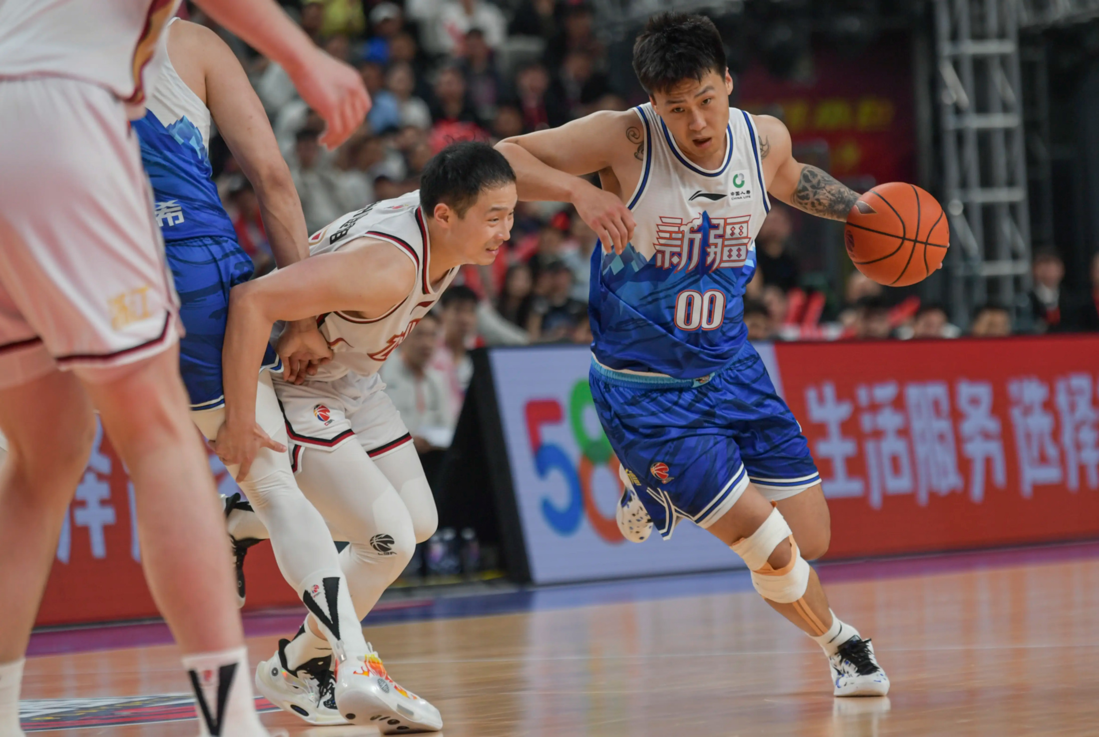 关于新疆队主场大胜湖北，士气高涨的信息