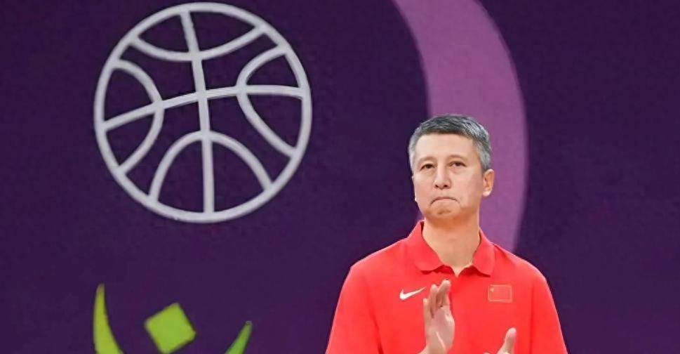 雷火电竞简介-教练战术轮番轮替，比赛节奏波动频繁