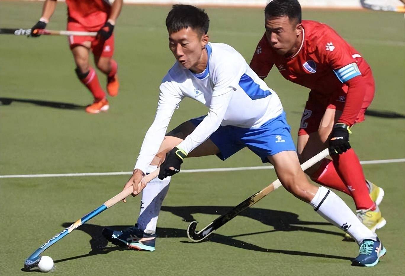 教练战术轮番轮替，比赛节奏波动频繁