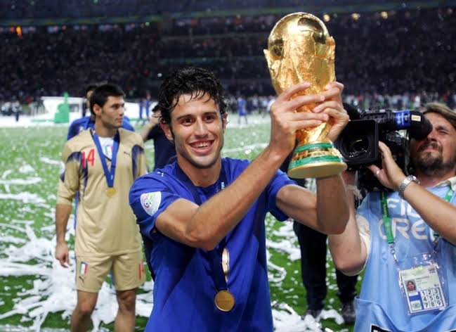 关于阿贾克斯取得胜利，晋级到强的信息