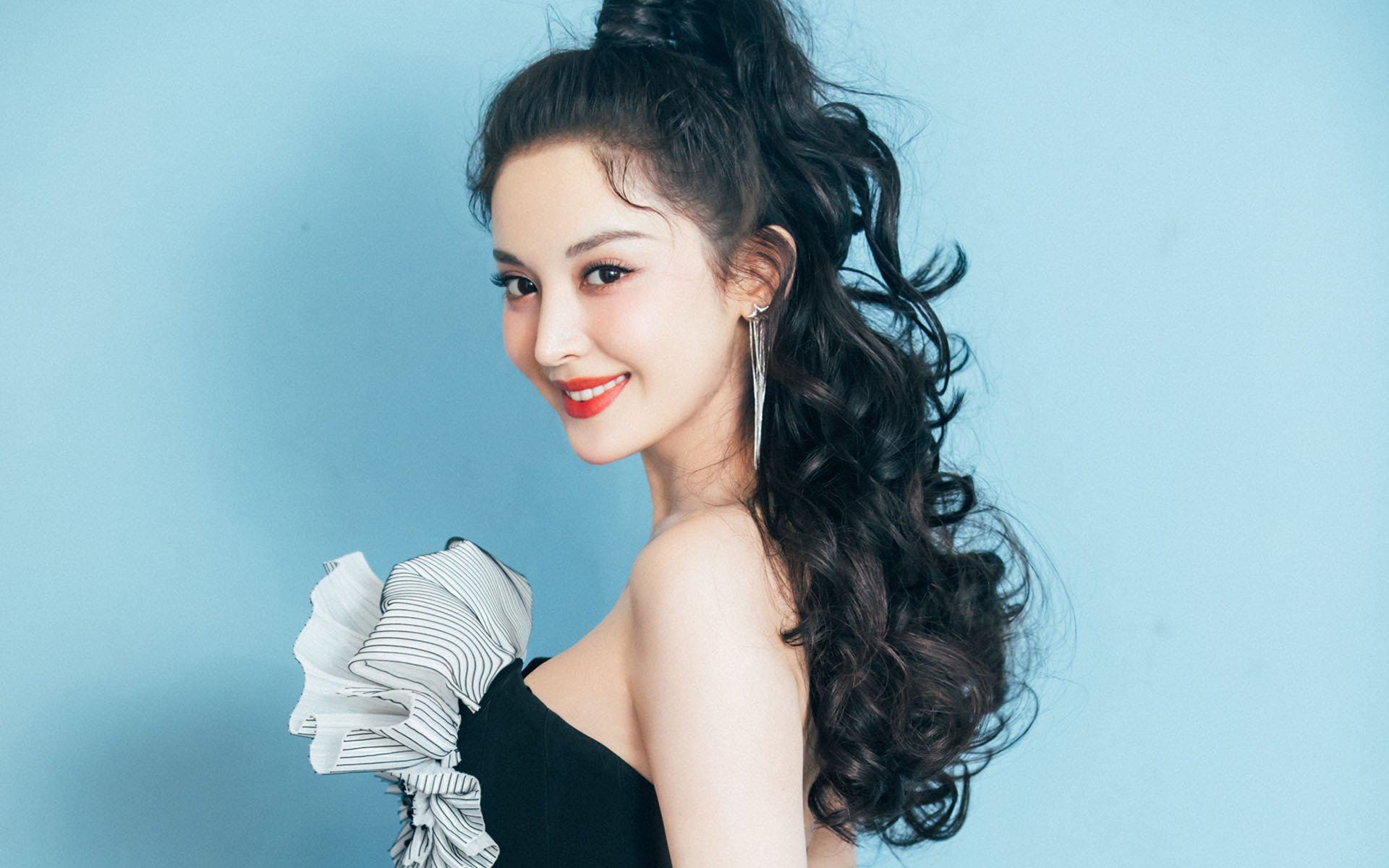 利剑与寂静之间，米切尔一锤定音的史诗之夜