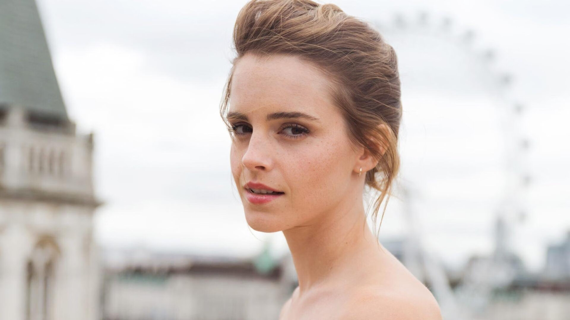 本泽马，用三种时间刻度定义的唯一