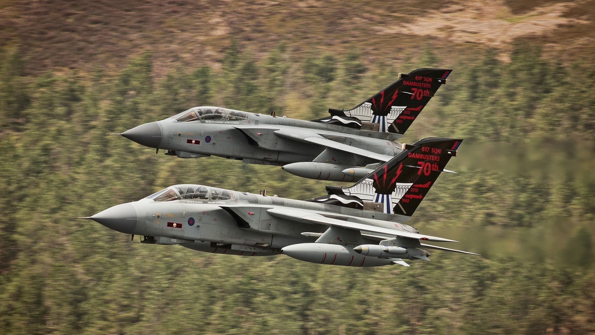 雷火电竞合作-西甲国家德比焦点战惊现跨界对决，巴拉圭国家队轻取罗马俱乐部，创造足球史唯一奇迹