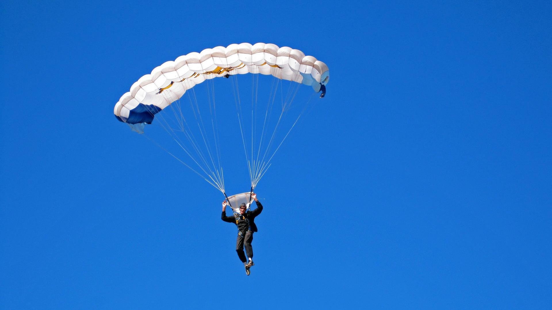 法拉利的速度与草根的逆袭，当F1新秩序遭遇足球世界的无声革命